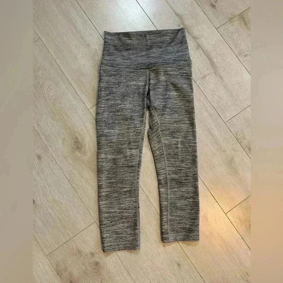 Lululemon Wunder Under hi-rise crop leggings size 4 - Picture 3 of 5